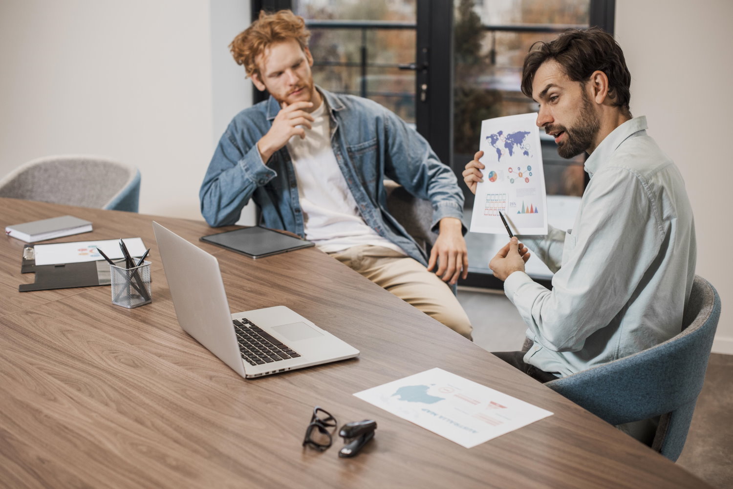 HP ZBook Power G7 od większości stacji roboczych wyróżnia się kompaktowymi rozmiarami, gdyż przekątna jego matrycy wynosi 15,6 cala, czyli tyle, co w zwykłych konsumenckich laptopach, podczas gdy inne stacje robocze zazwyczaj posiadają matryce o przekątnej od 17 cali wzwyż