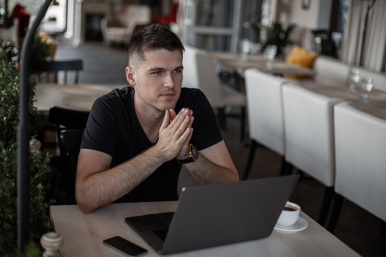 Laptop Toshiba Dynabook Portege X40-J oferuje użytkownikom mnóstwo fantastycznych funkcji, które zapewniają bezpieczeństwo komputerowi już od pierwszego uruchomienia laptopa