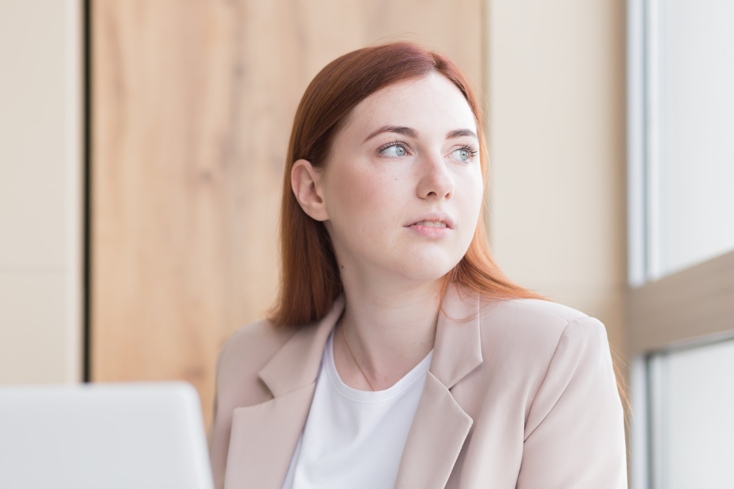 Dell Latitude 9520 to laptopy z mniejszym ekranem 15-calowym w rozdzielczości FullHD