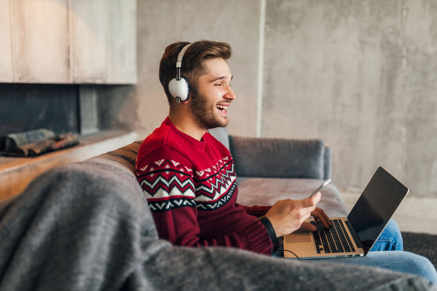 Coś co wyróżnia Dell Latitude 5520 na tle innych biznesowych laptopów to szczególnie elegancki i zarazem prosty wygląd